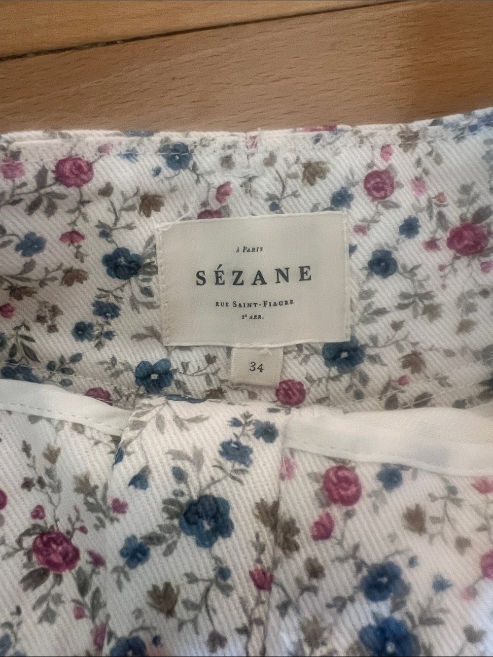 Sezane Floral Button-Front High-Waist Shorts - White/Multi. Size 34 (US 2) - Picture 2 of 4